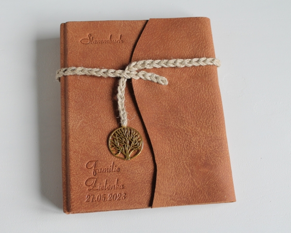 Stammbuch "Baum" aus cognacbraunem Büffelleder, DIN A5